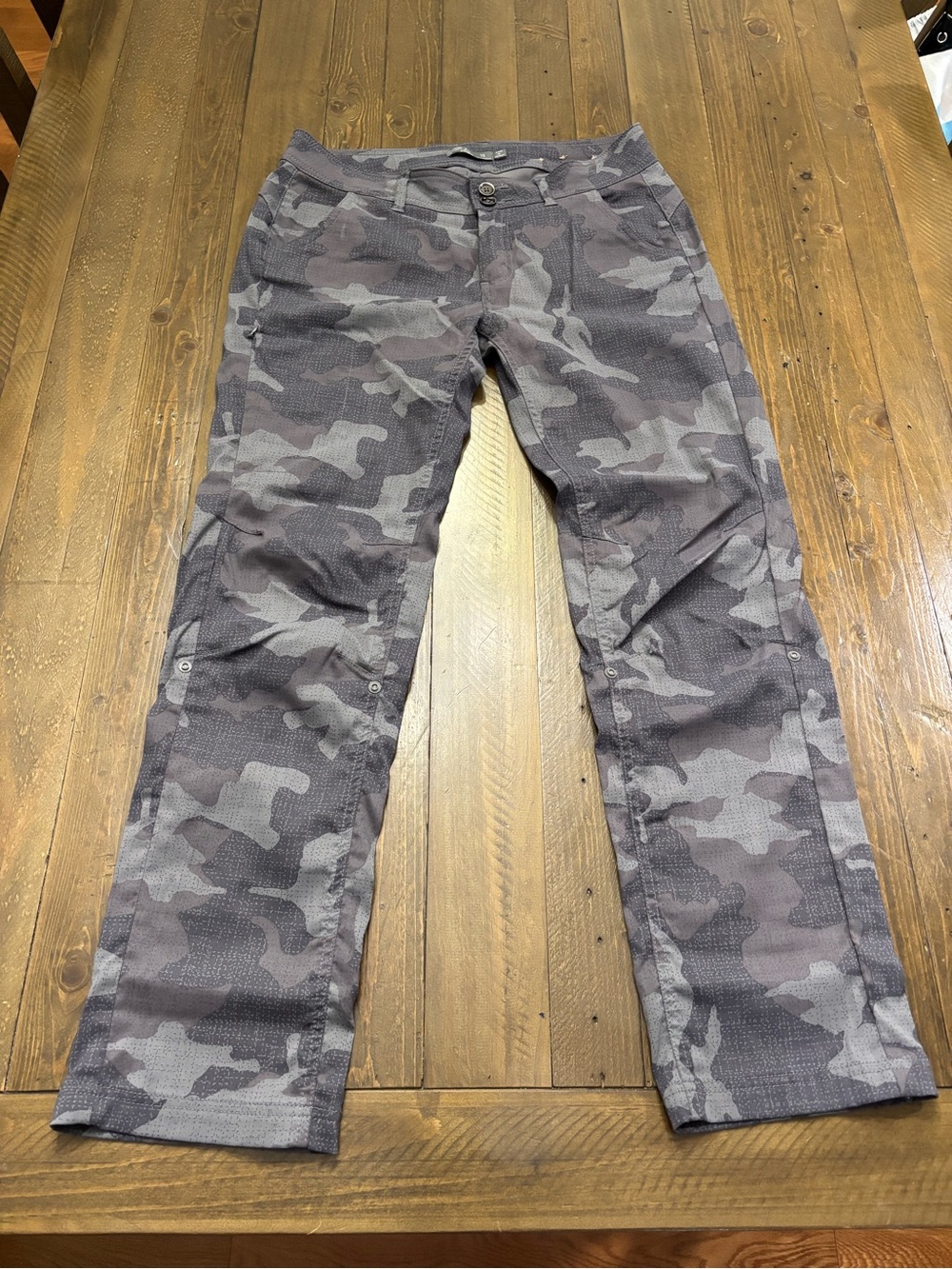 Prana Women’s Gray Camo Halle Pants